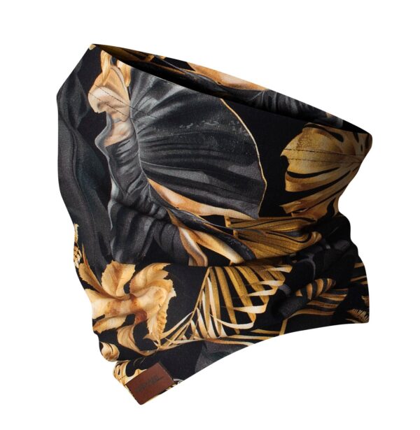 Kominek, złote liście