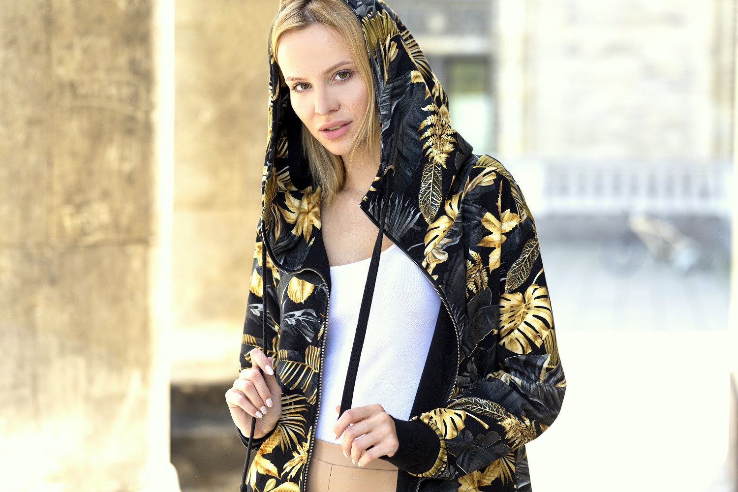 Bluza na suwak Long Back, złote liście - obrazek 3