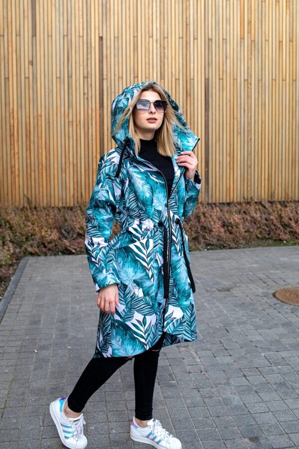 Parka z przedłużonym tyłem w turkusowe liście