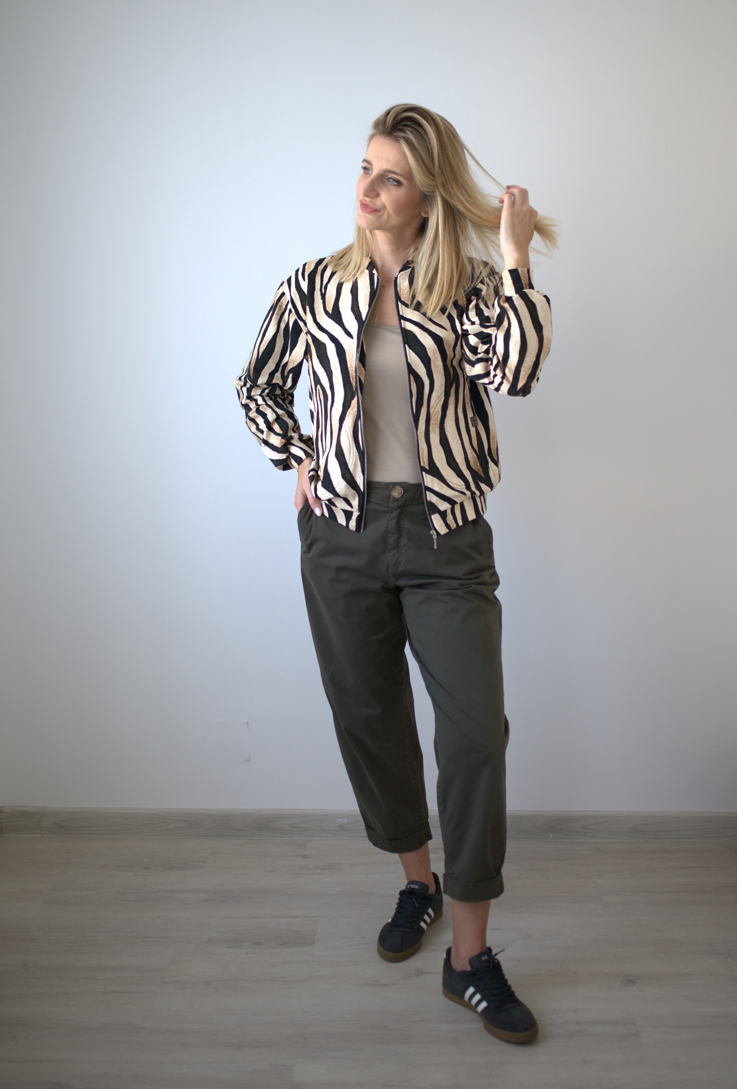 Bomberka oversize zebra - obrazek 4