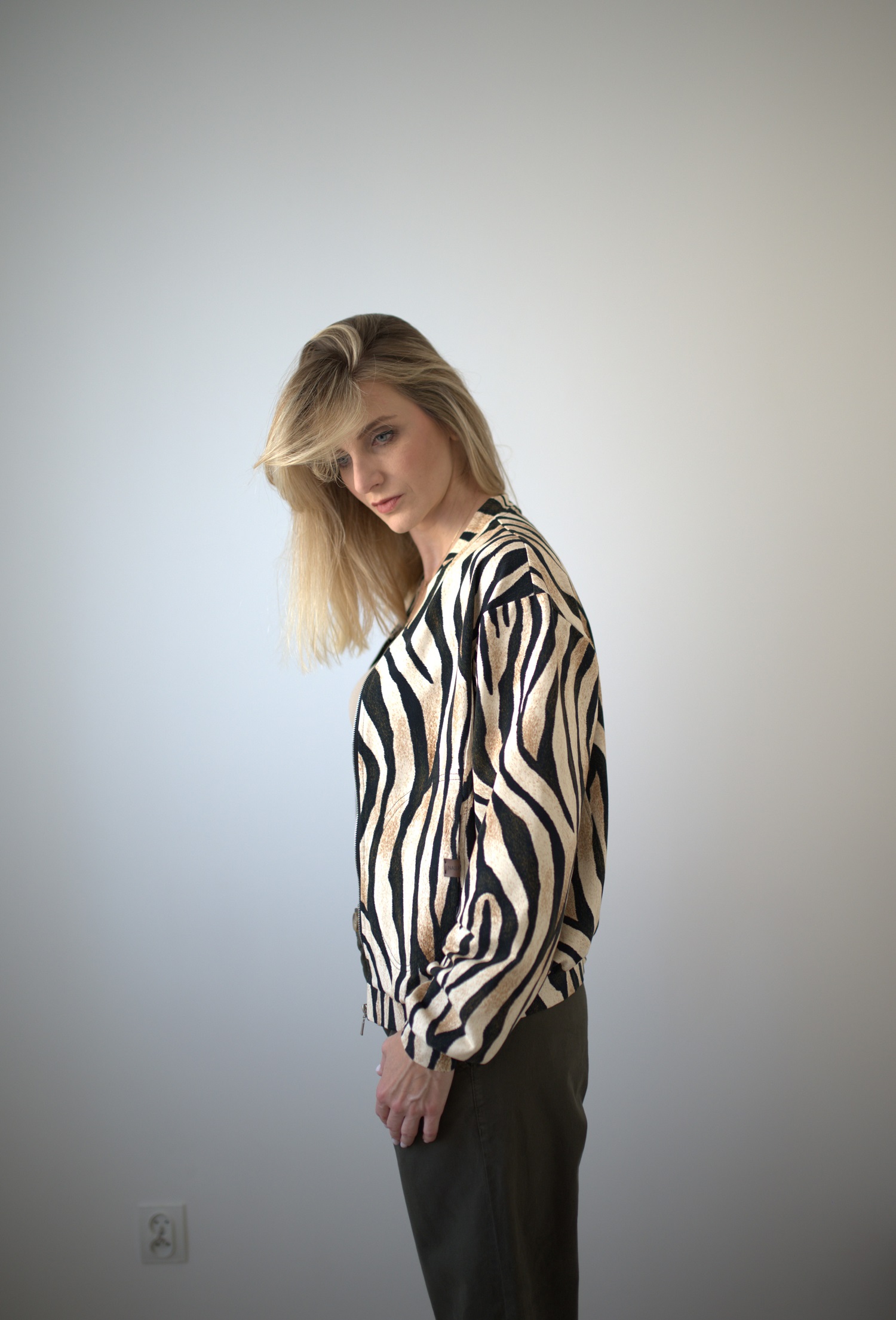 Bomberka oversize zebra - obrazek 5