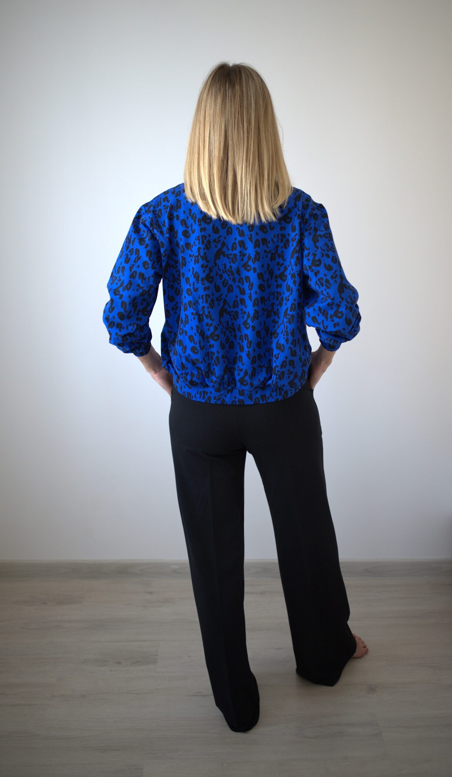 Bomberka oversize kobaltowa pantera - obrazek 3