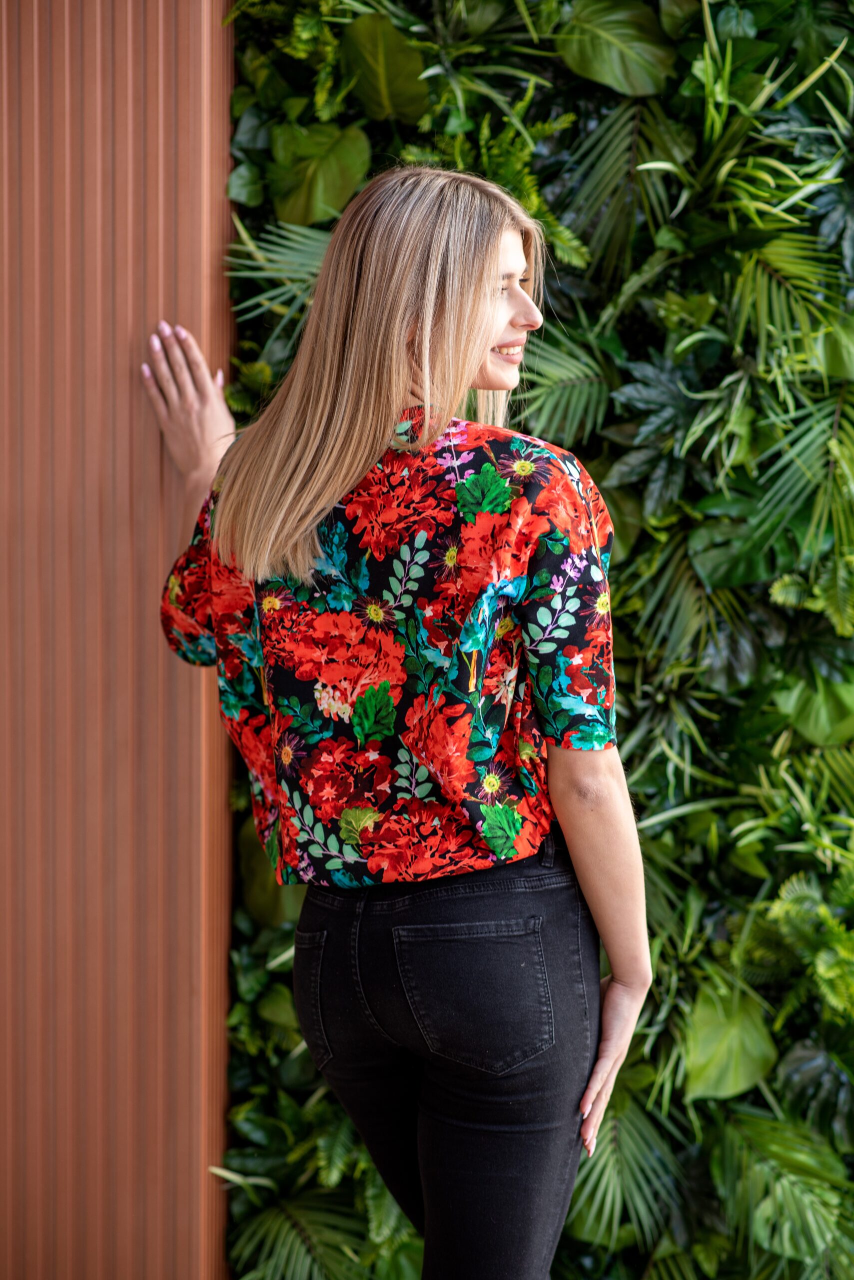 Bluzka nietoperz, oversize czerwone kwiaty - obrazek 4