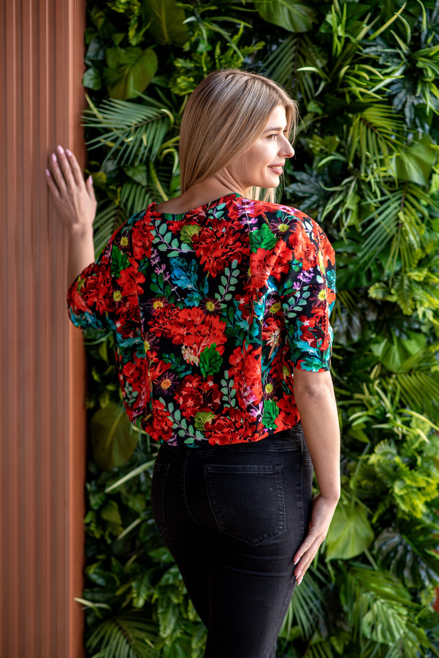 Bluzka nietoperz, oversize czerwone kwiaty - obrazek 5