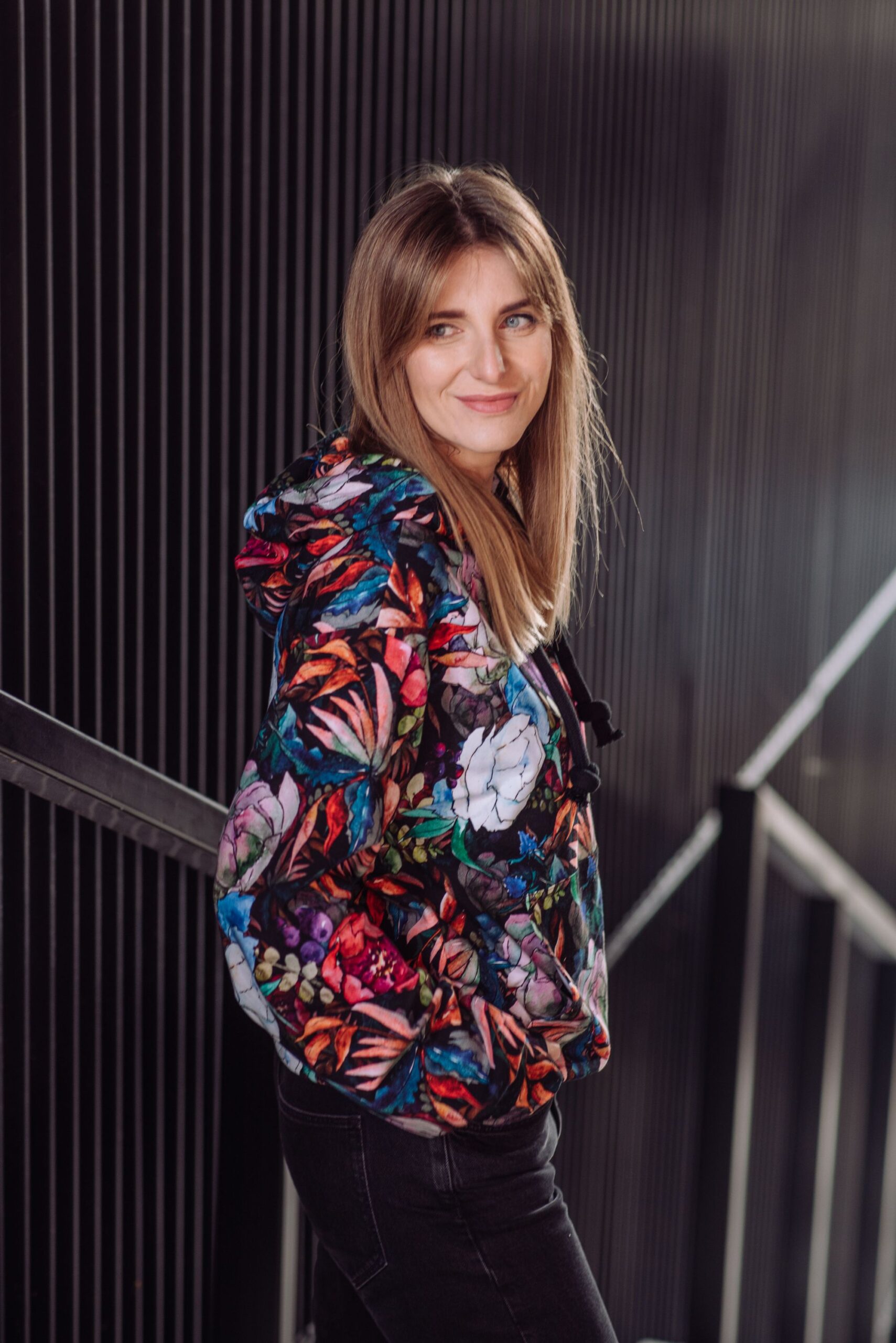 Bluza Clasic Kangurka piwonie - obrazek 3