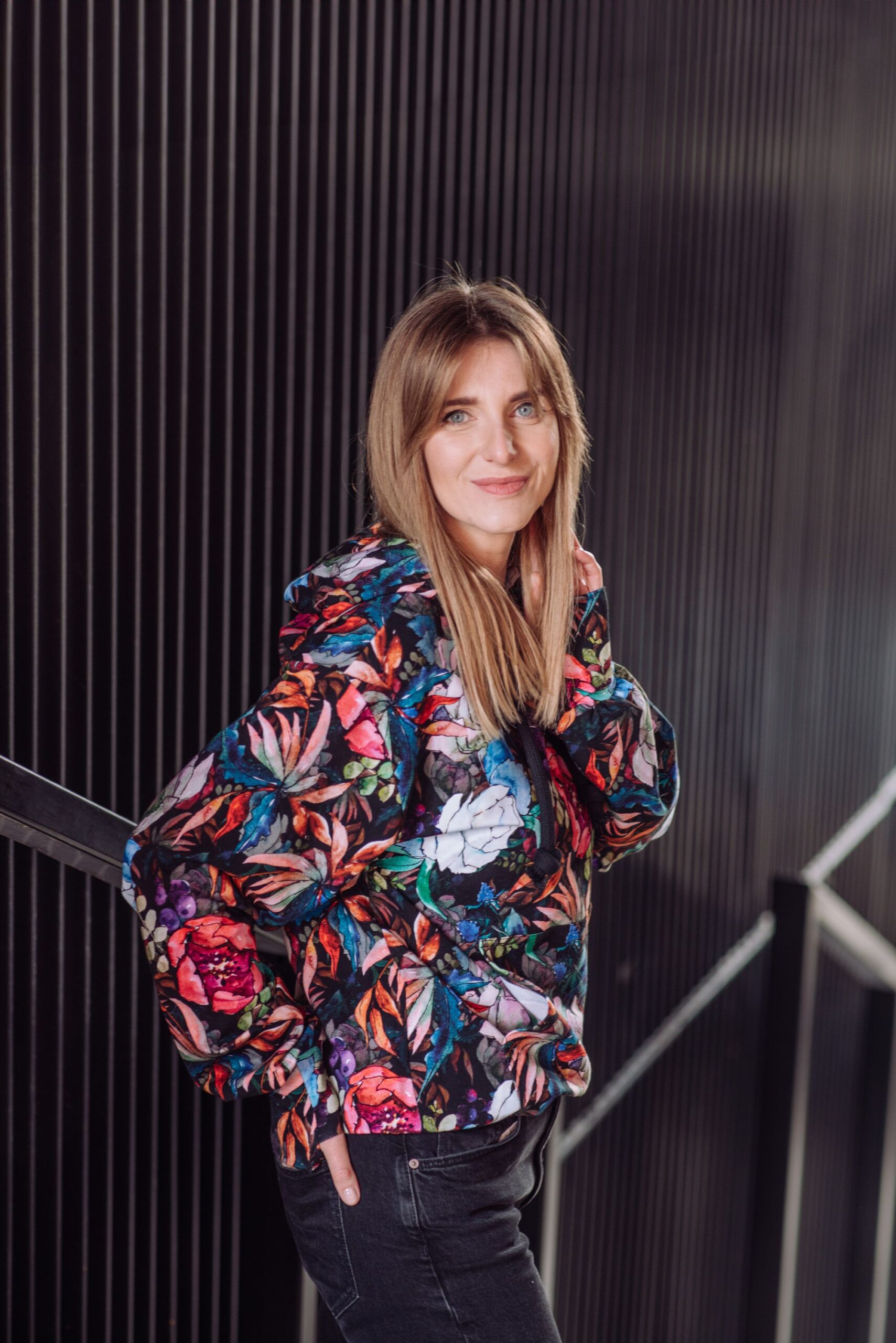 Bluza Clasic Kangurka piwonie - obrazek 4