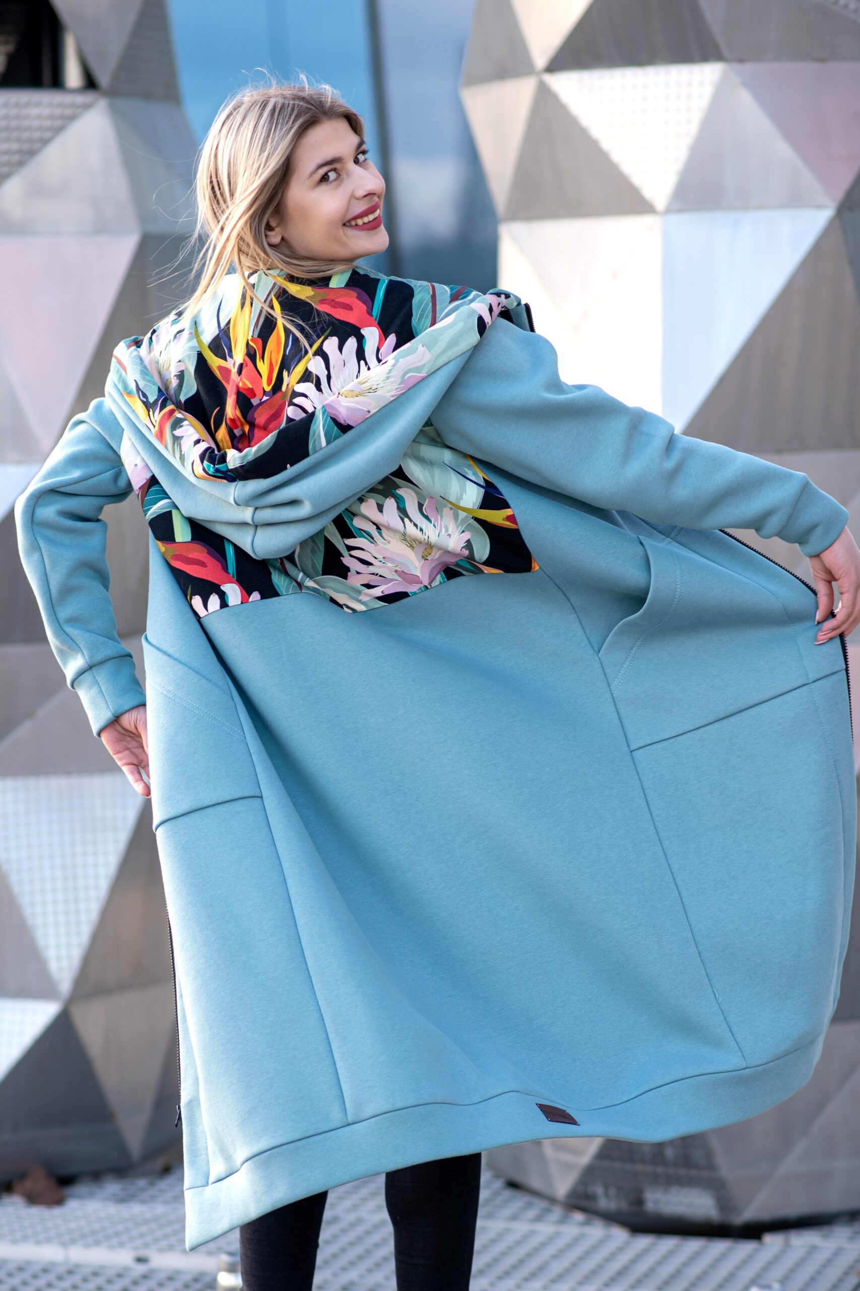 Mega długa bluza pastelowa mięta-kalie - obrazek 4