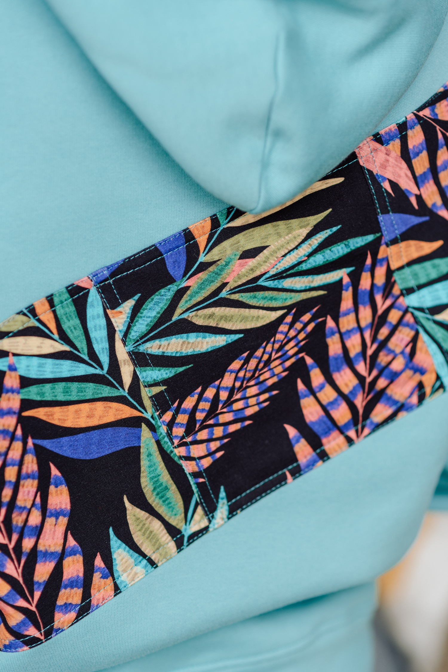 Bluza Clasic kangurka błękitno-miętowa - obrazek 5