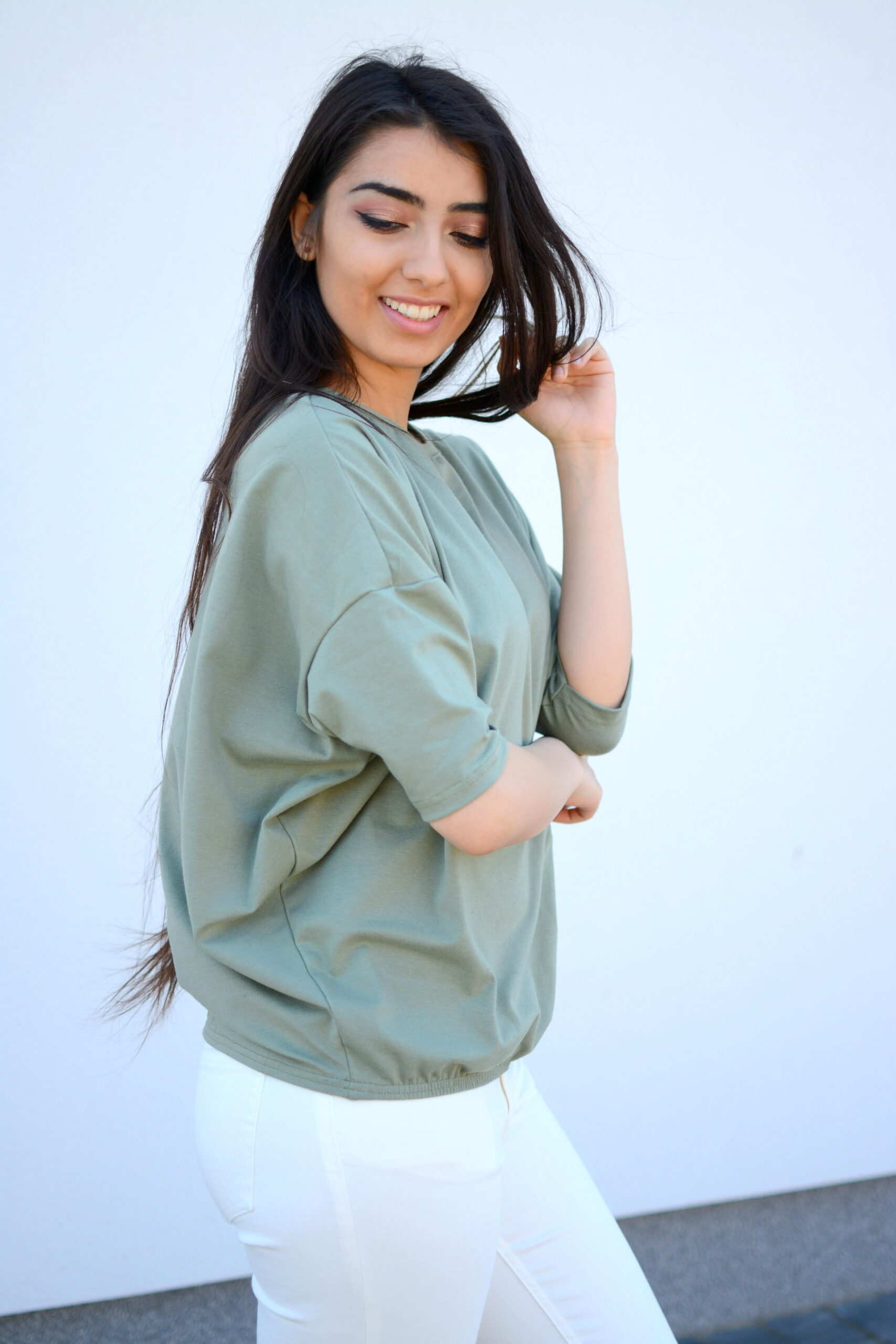 szeroka luźna bluzka nietoperz oversize khaki - obrazek 4