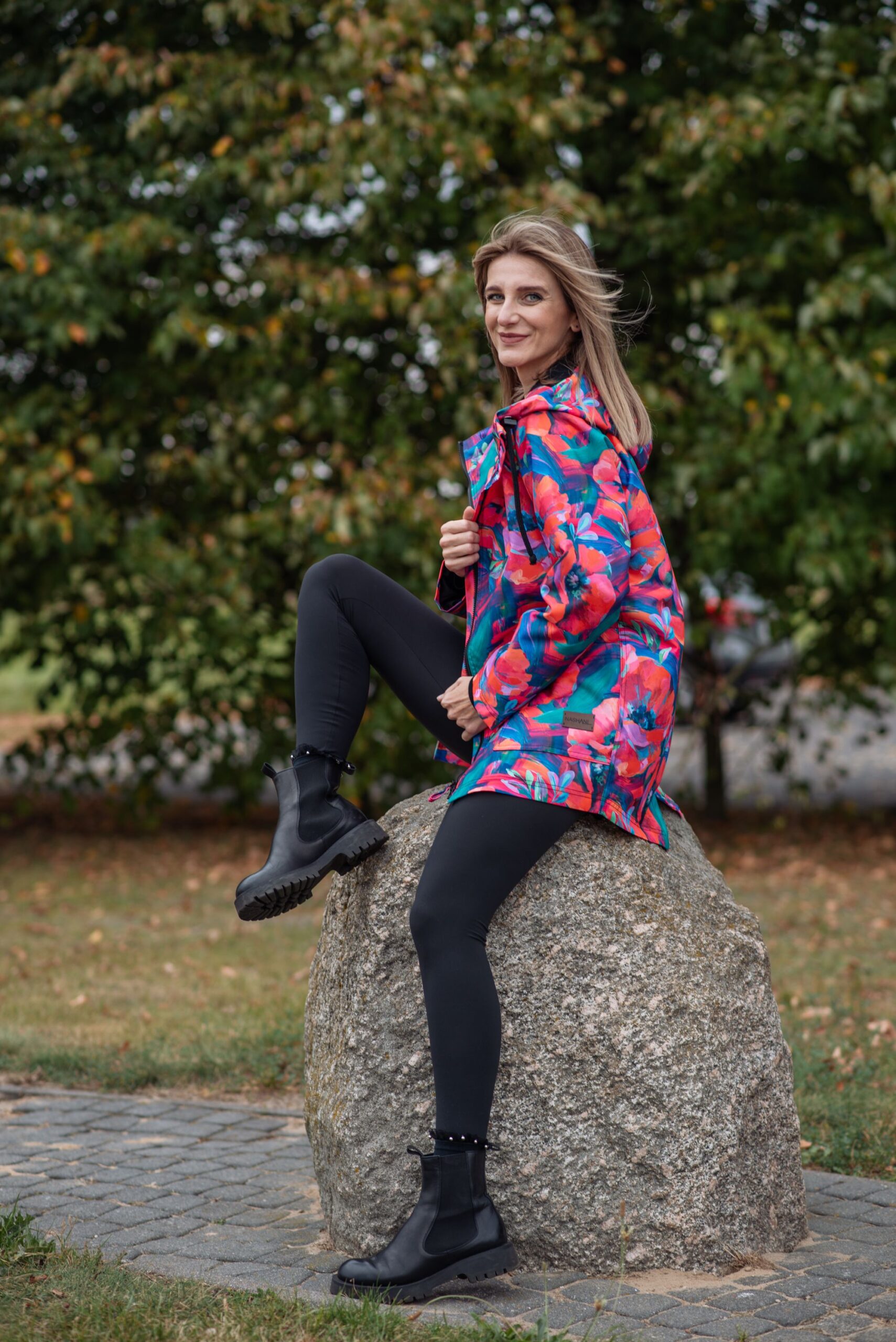 Kurtka przejściowa, pastelowe kwiaty - obrazek 5