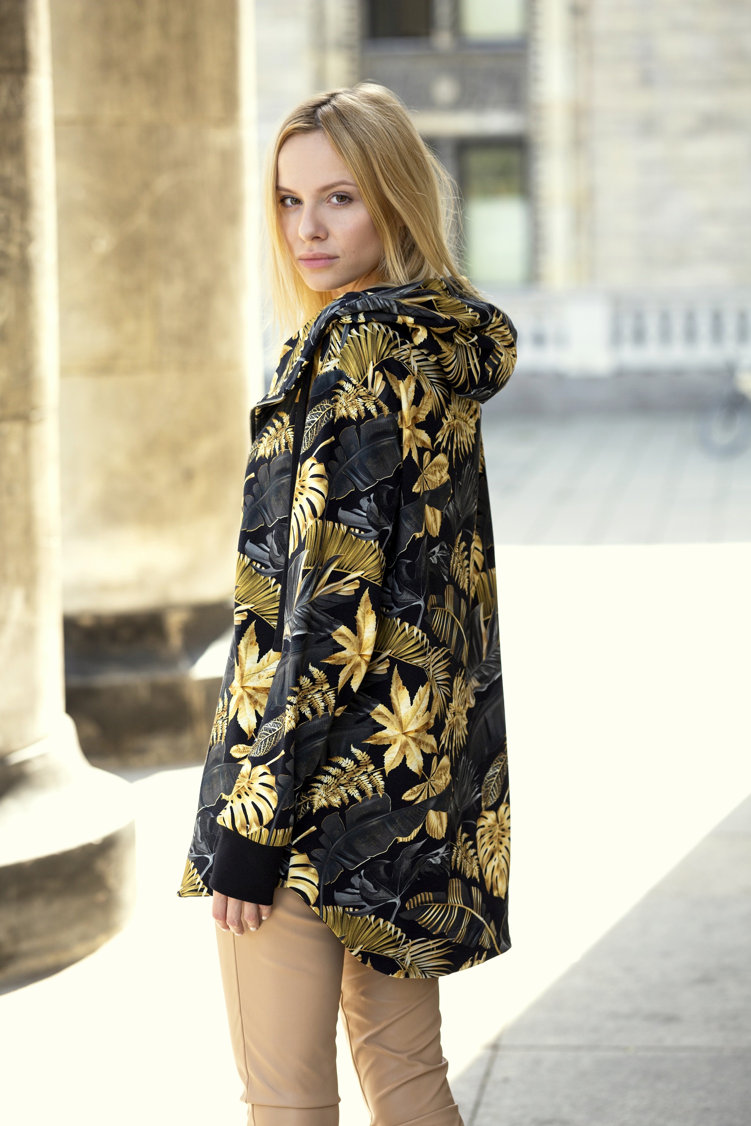 Bluza na suwak Long Back, złote liście